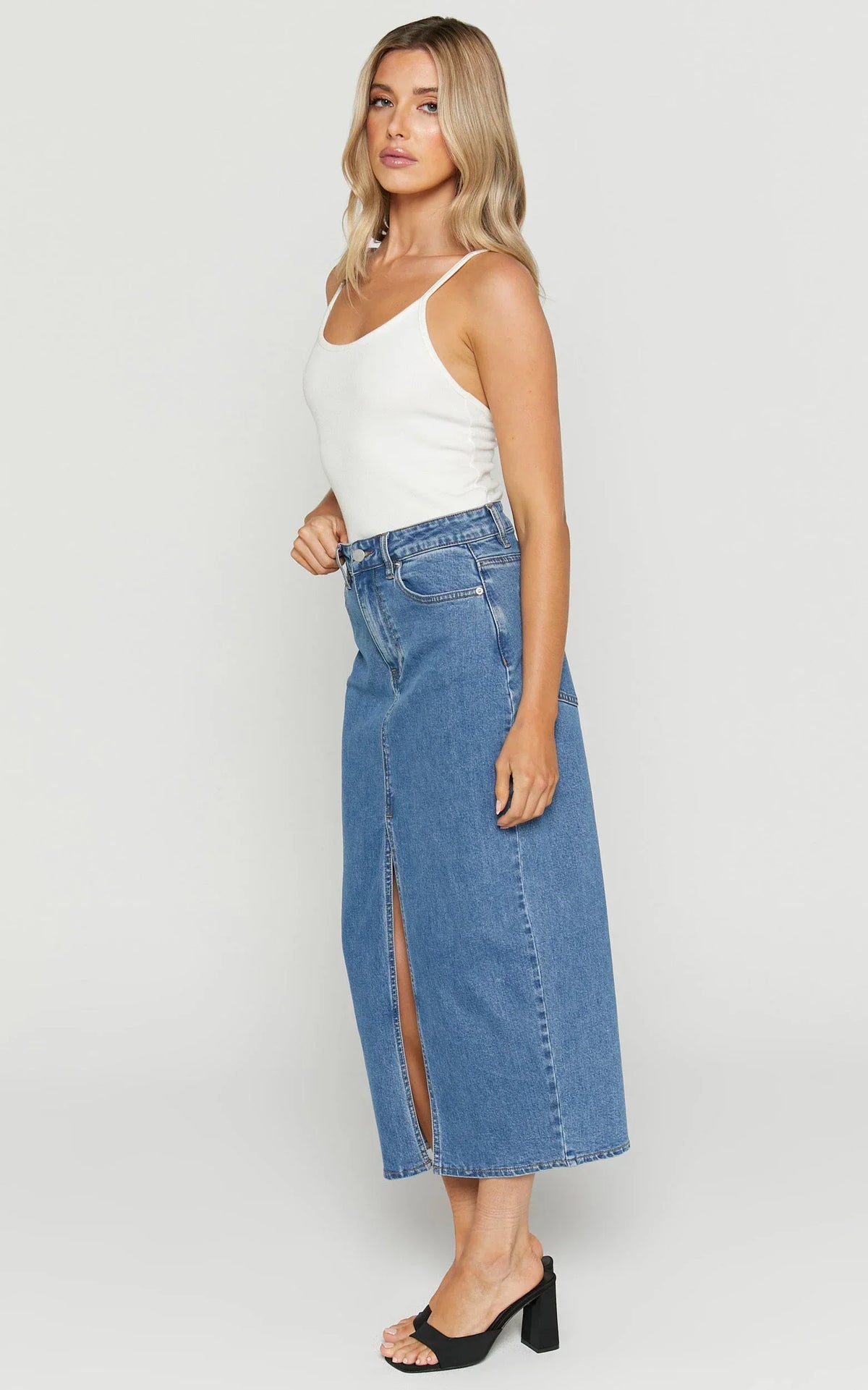 Anaya Midi Skirt - Denim Skirt in Mid Blue Wash