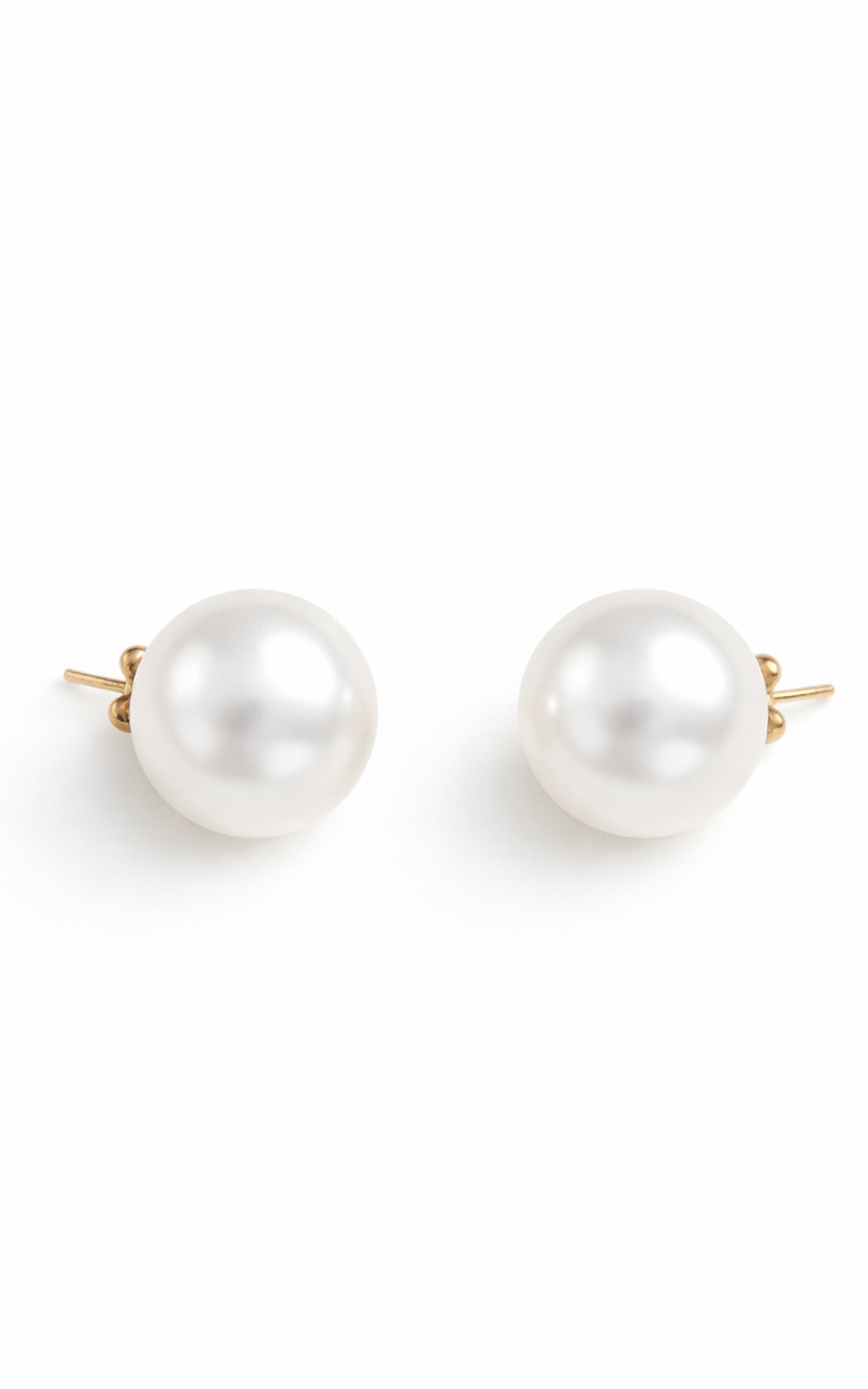 Tianna Earrings - Stud Earrings in Pearl