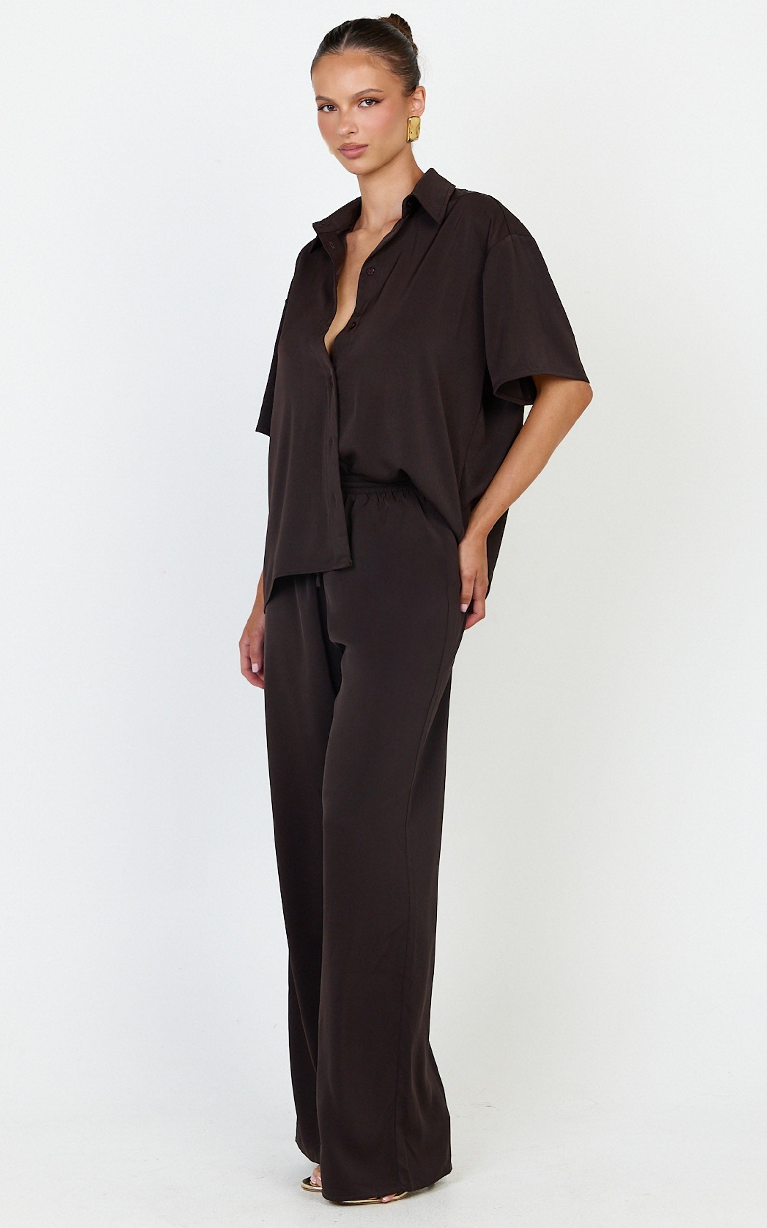 Robyn Shirt - Button Front Short Sleeve Shirt in Chocolate