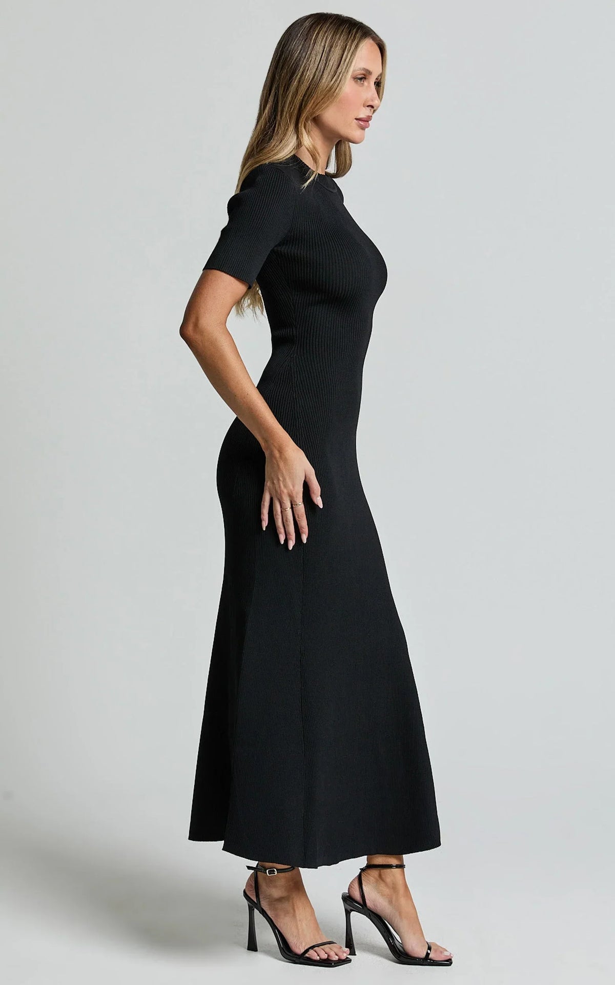 Lanie Midi Dress - Knitted Crew Neck Short Sleeve Dress in Black