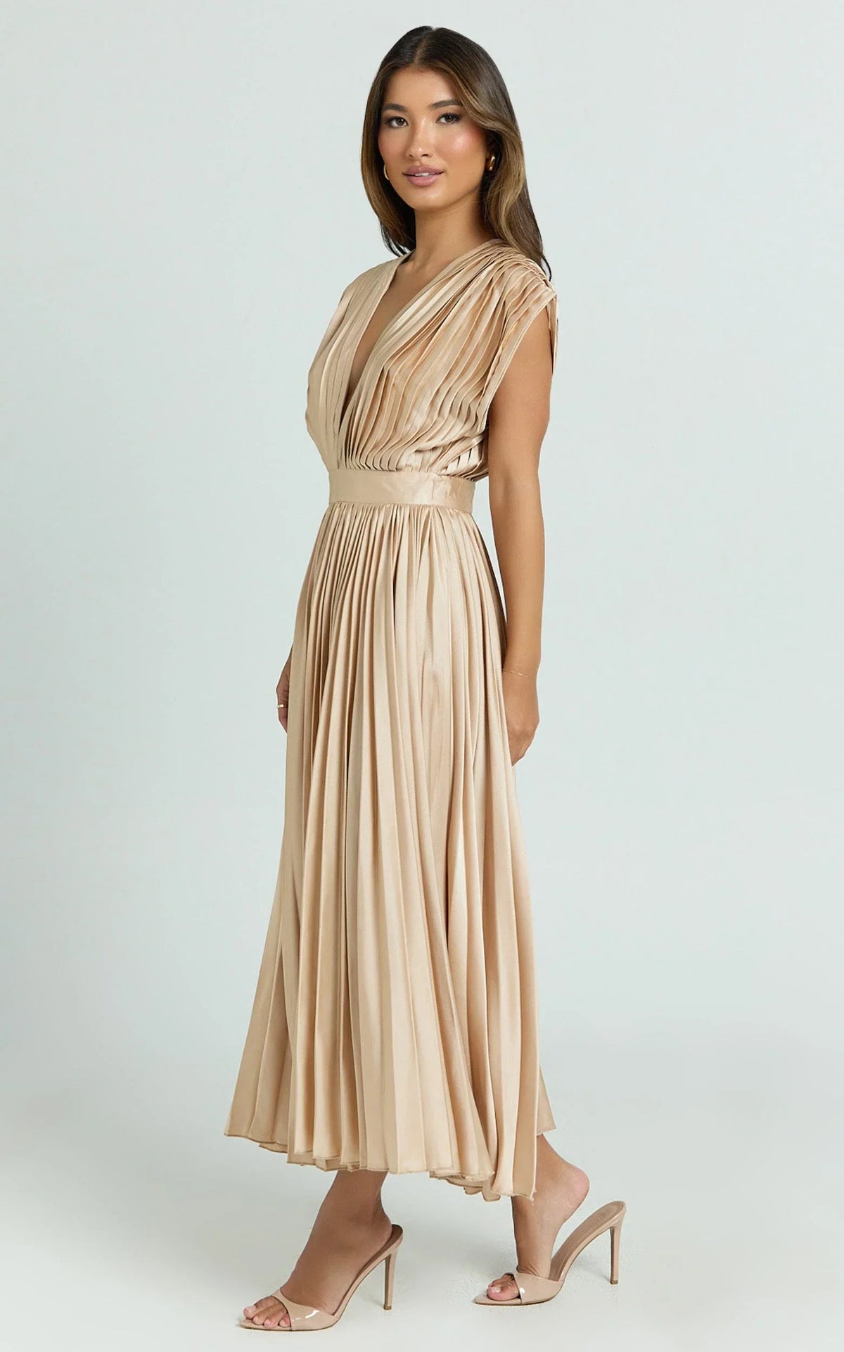 Della Midi Dress - Plunge Neck Short Sleeve Pleated Dress in Champagne