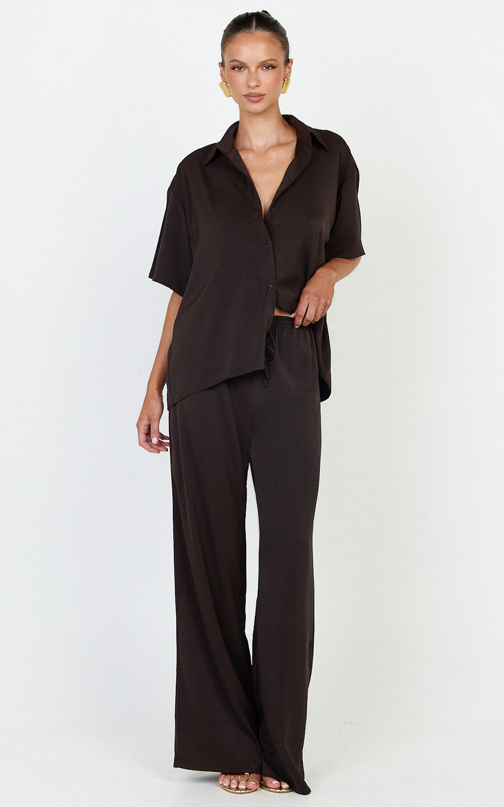 Robyn Shirt - Button Front Short Sleeve Shirt in Chocolate