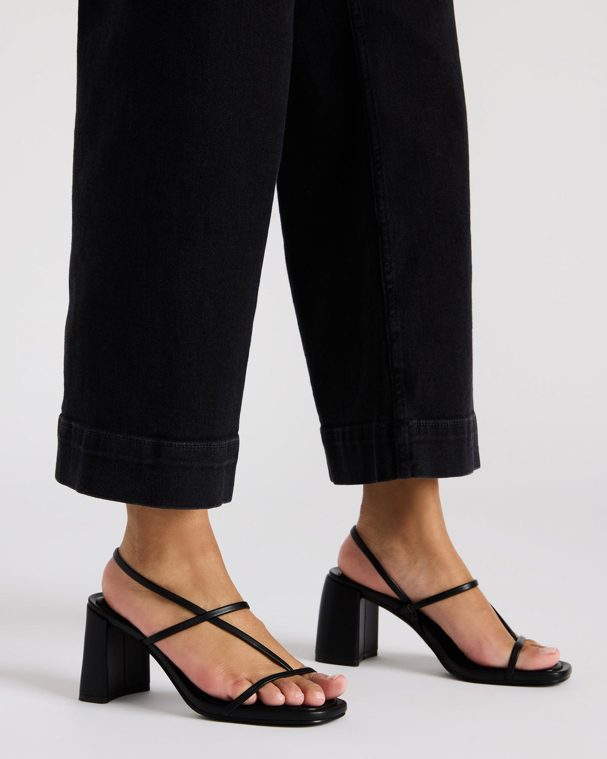 DIORA BLACK