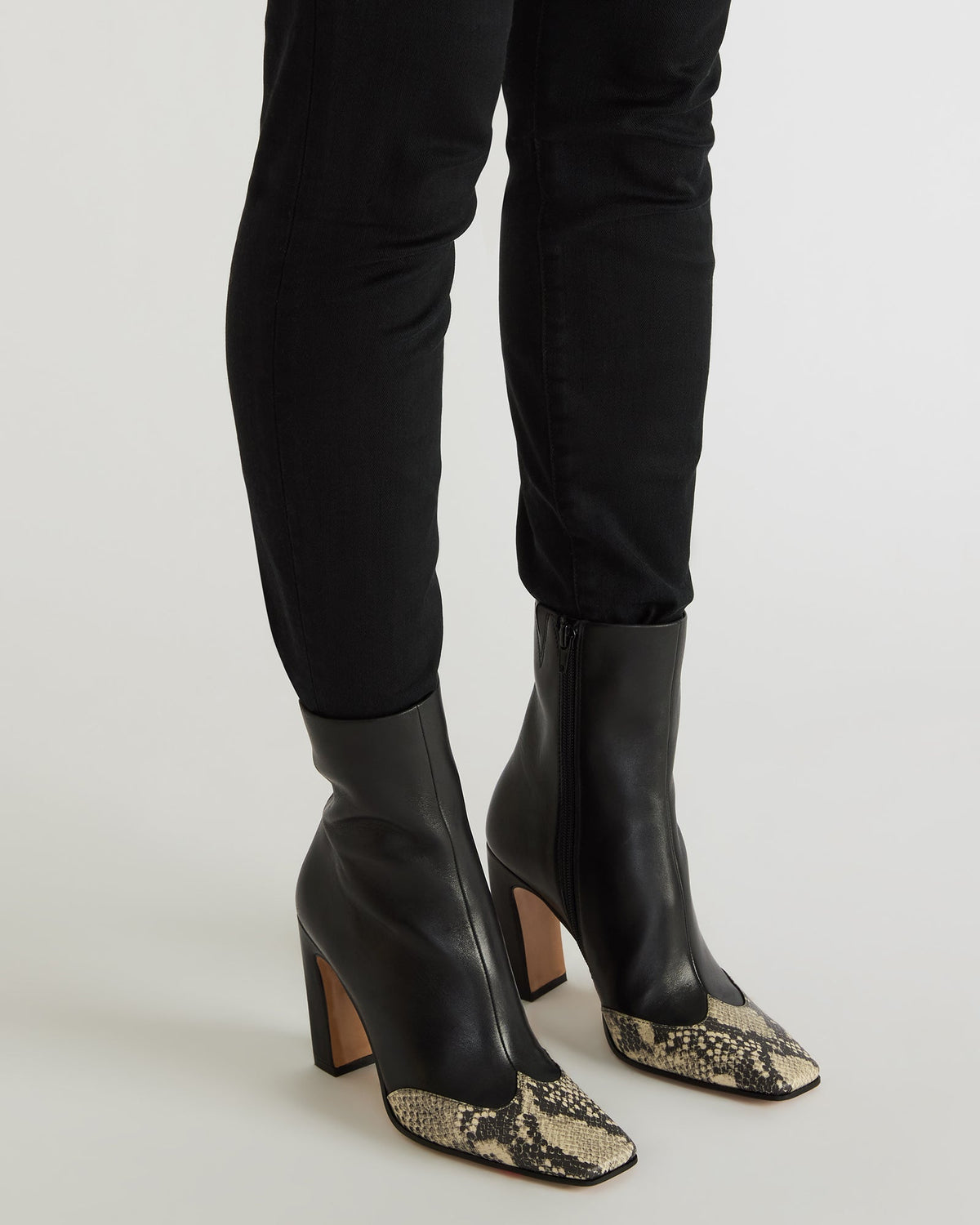 LYLE BLACK LEATHER WITH SNAKE